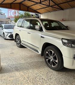 تۆیۆتا لاند کروزەر